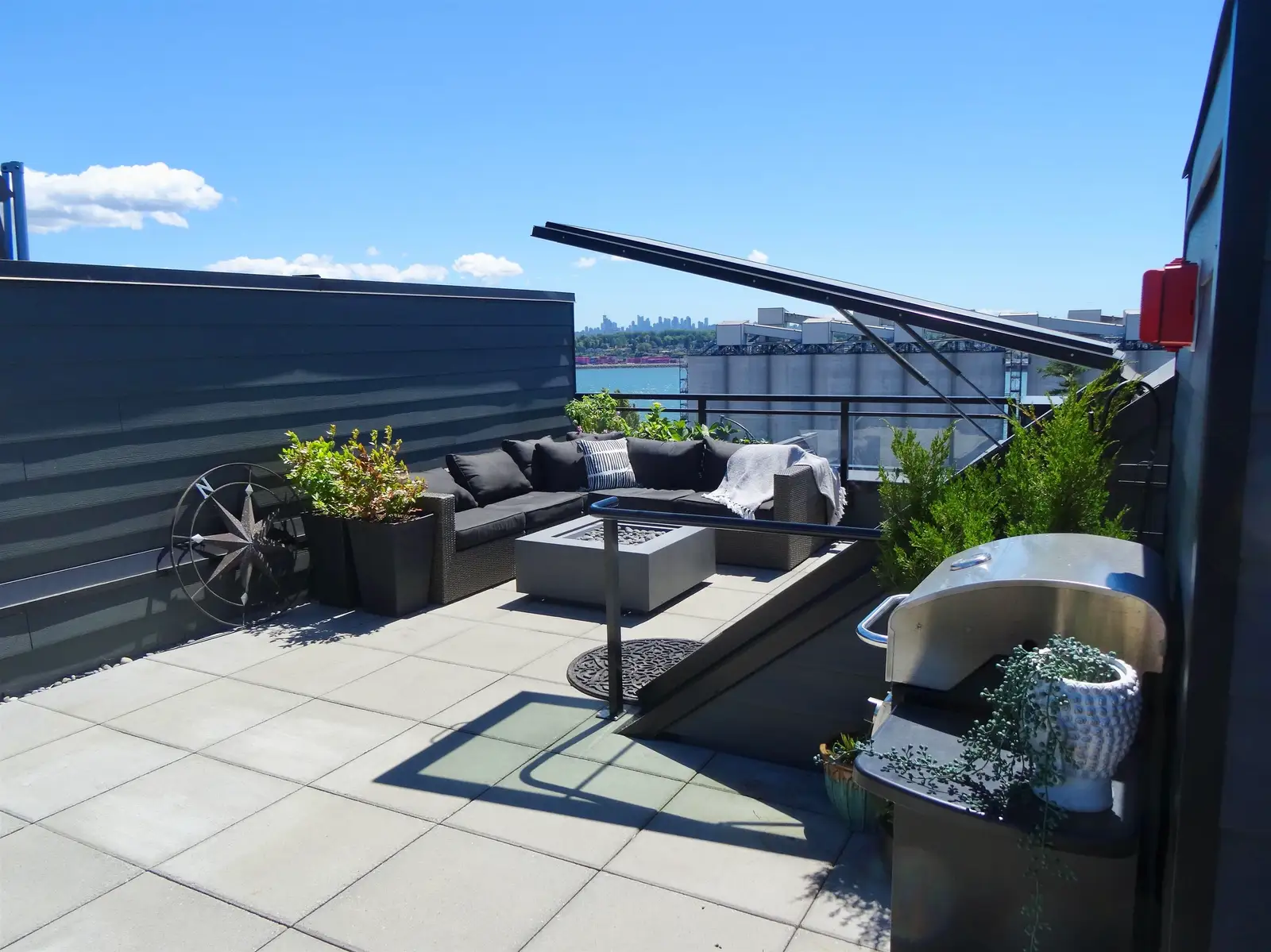 444 545 E 2ND STREET, North Vancouver BC V7L 1E1