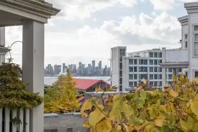 313 147 E 1ST STREET, North Vancouver BC V7L 1B2