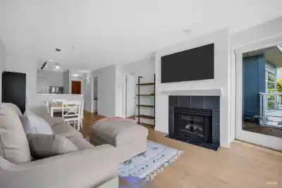 404 2575 W 4TH AVENUE, Vancouver BC V6K 1P5