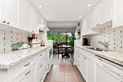 1059 OLD LILLOOET ROAD, North Vancouver BC V7J 3H6
