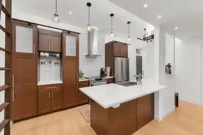 304 1420 E 7TH AVENUE, Vancouver BC V5N 1R8