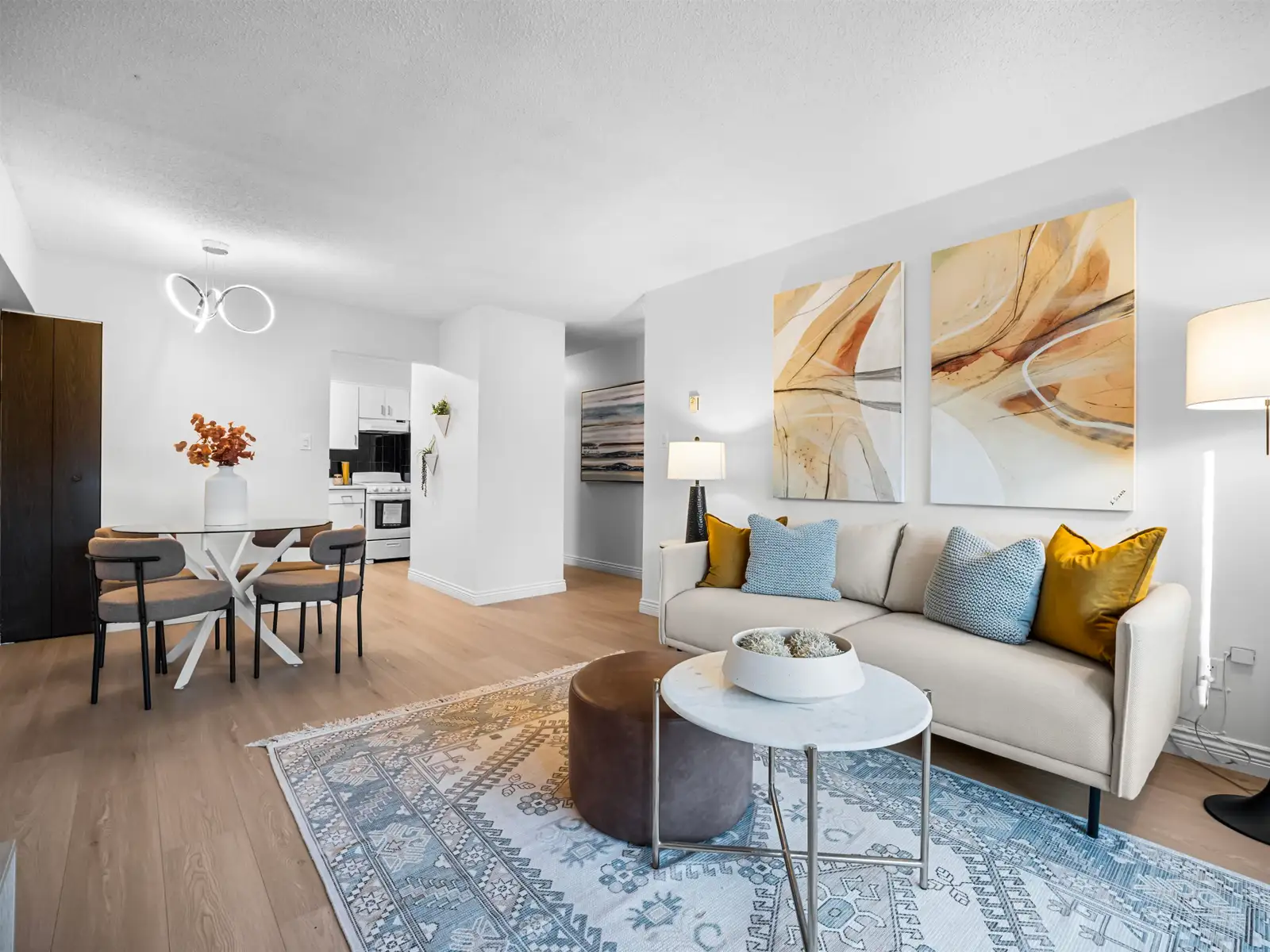 313 975 E BROADWAY, Vancouver BC V5T 1Y3