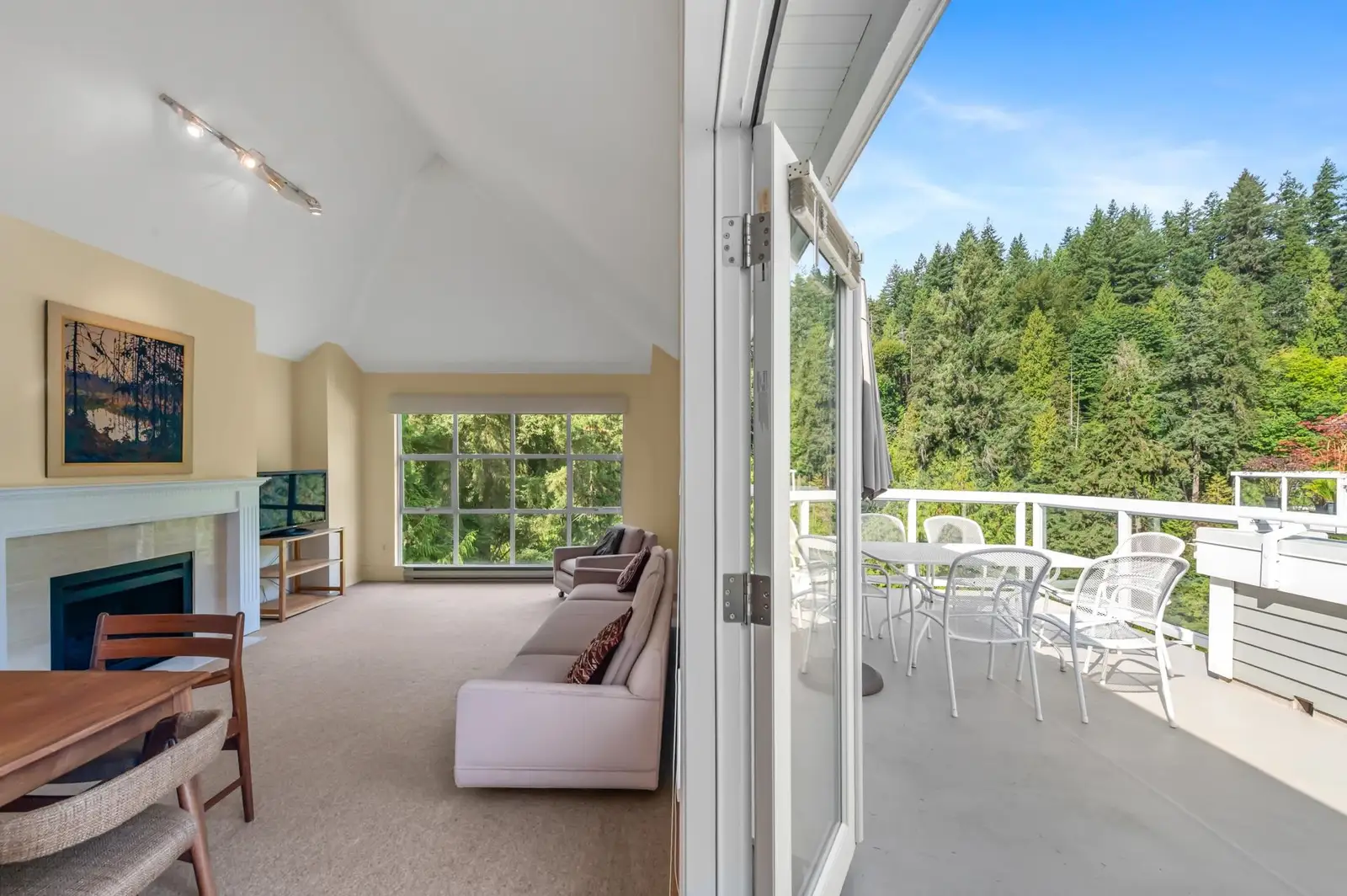 303 3373 CAPILANO CRESCENT, North Vancouver BC V7R 4W7