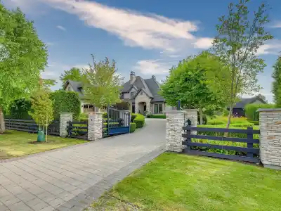 20152 2 AVENUE, Langley BC V2Z 0A3