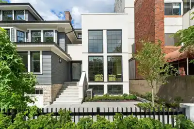 1683 NELSON STREET, Vancouver BC V6G 1M3