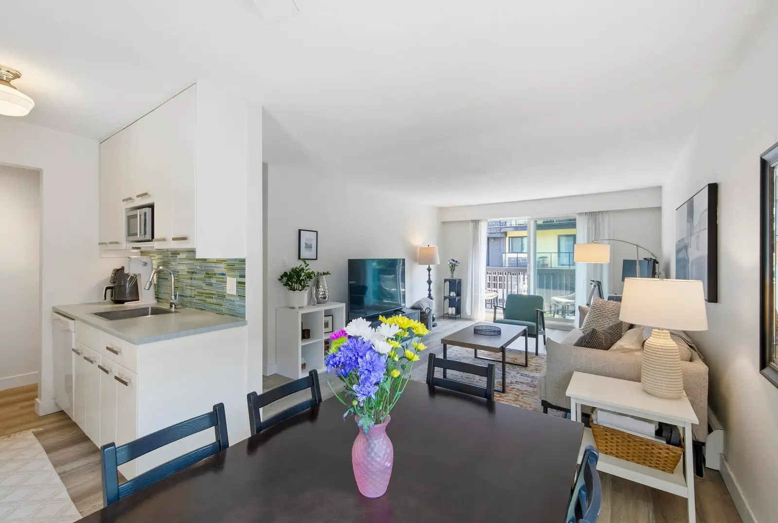 203 270 W 3RD STREET, North Vancouver BC V7M 1G1