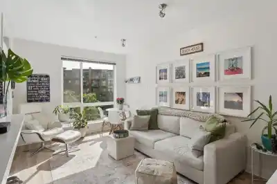 312 733 W 3RD STREET, North Vancouver BC V7M 0C8