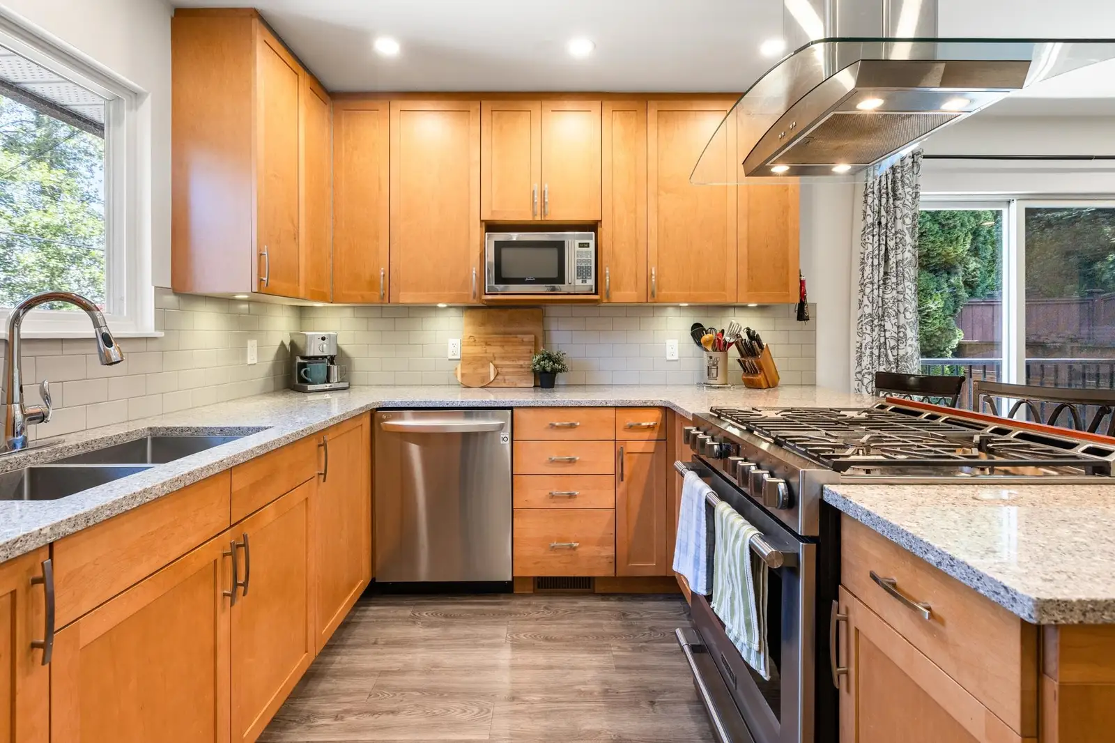 10264 MAIN STREET, Delta BC V4C 7H3