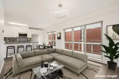 303 1033 ST. GEORGES AVENUE, North Vancouver BC V7L 3H5