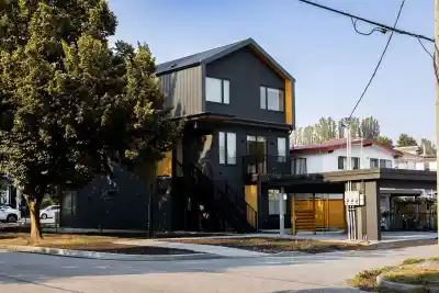 1 2995 ADANAC STREET, Vancouver BC V5K 2N4