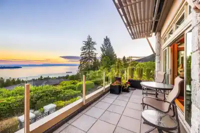 101 2535 GARDEN COURT, West Vancouver BC V7S 0A1