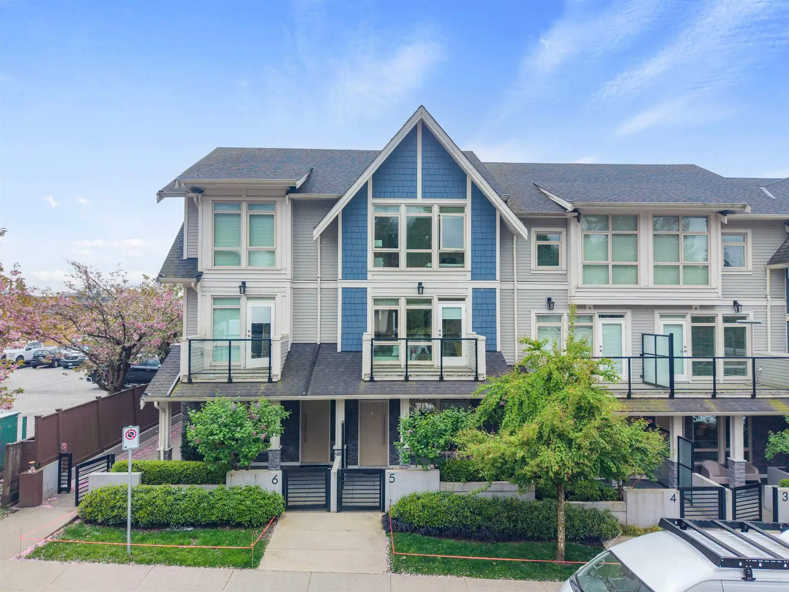 5 115 W QUEENS ROAD, North Vancouver BC V7N 2K4