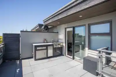 300 2432 HAYWOOD AVENUE, West Vancouver BC V7V 1Y1