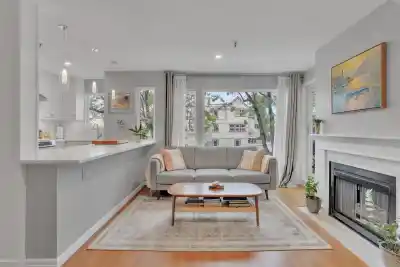 315 2020 W 8TH AVENUE, Vancouver BC V6J 1W5