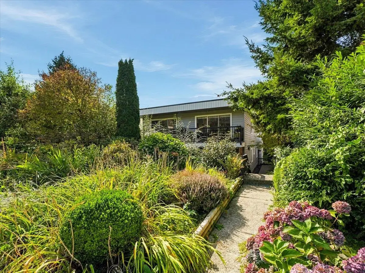 6 137 E 5TH STREET, North Vancouver BC V7L 1L3