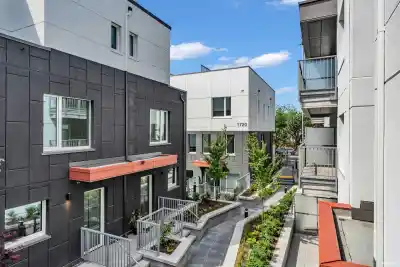 2260 E 1ST AVENUE, Vancouver BC V5N 0K2