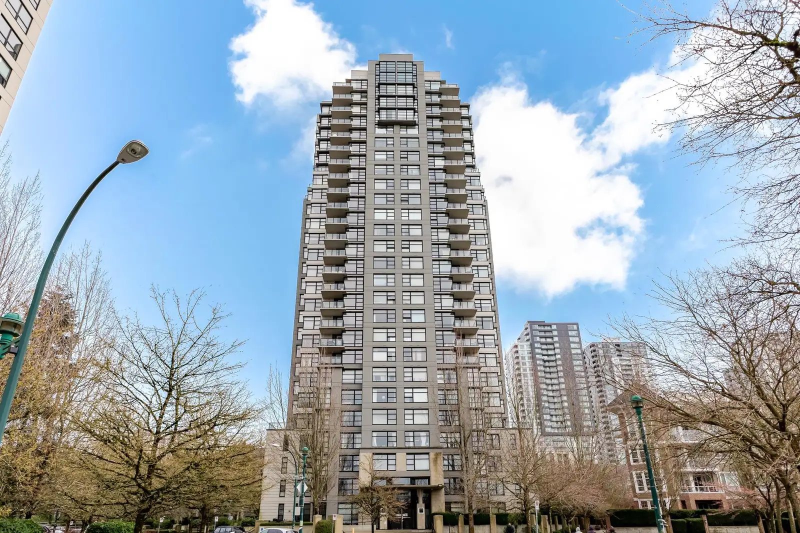 401 5380 OBEN STREET, Vancouver BC V5R 6H7