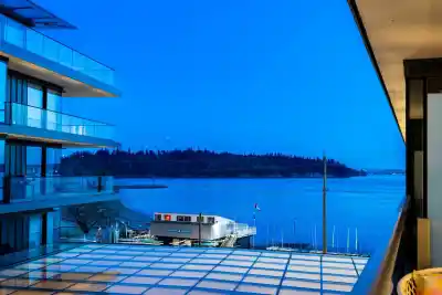 402 1355 BELLEVUE AVENUE, West Vancouver BC V7T 0B4