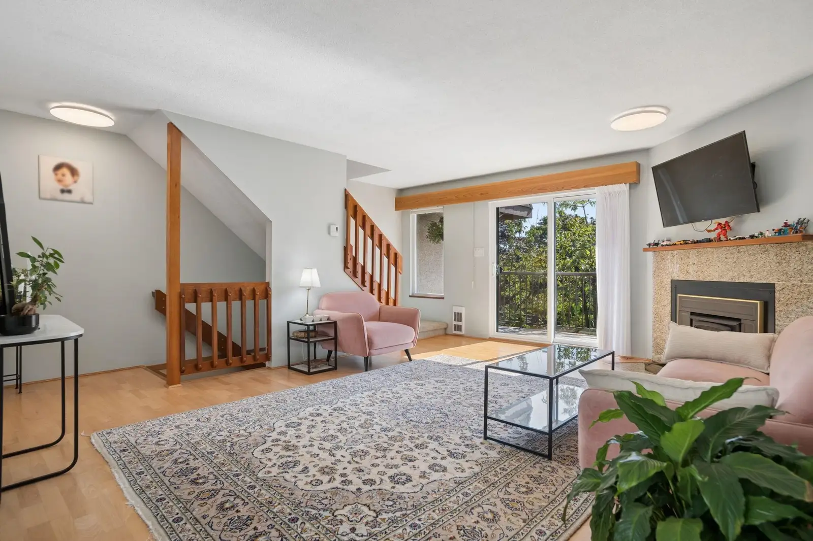 4 220 W 16TH STREET, North Vancouver BC V7M 1T6