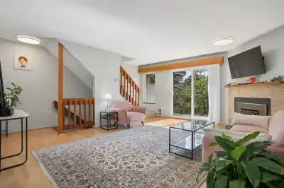 4 220 W 16TH STREET, North Vancouver BC V7M 1T6