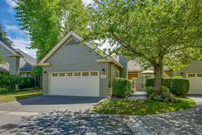 206 6505 3 AVENUE, Delta BC V4L 2N1