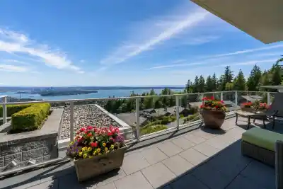 PH2 2200 CHIPPENDALE ROAD, West Vancouver BC V7S 3J4