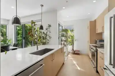 2242 MARINE DRIVE, West Vancouver BC V7V 1K4