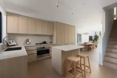 142 2880 NANAIMO STREET, Vancouver BC V5M 2E1