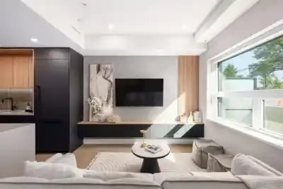 135 W 41ST AVENUE, Vancouver BC V5Y 2S2