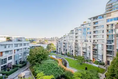 605 1228 MARINASIDE CRESCENT, Vancouver BC V6Z 2W4