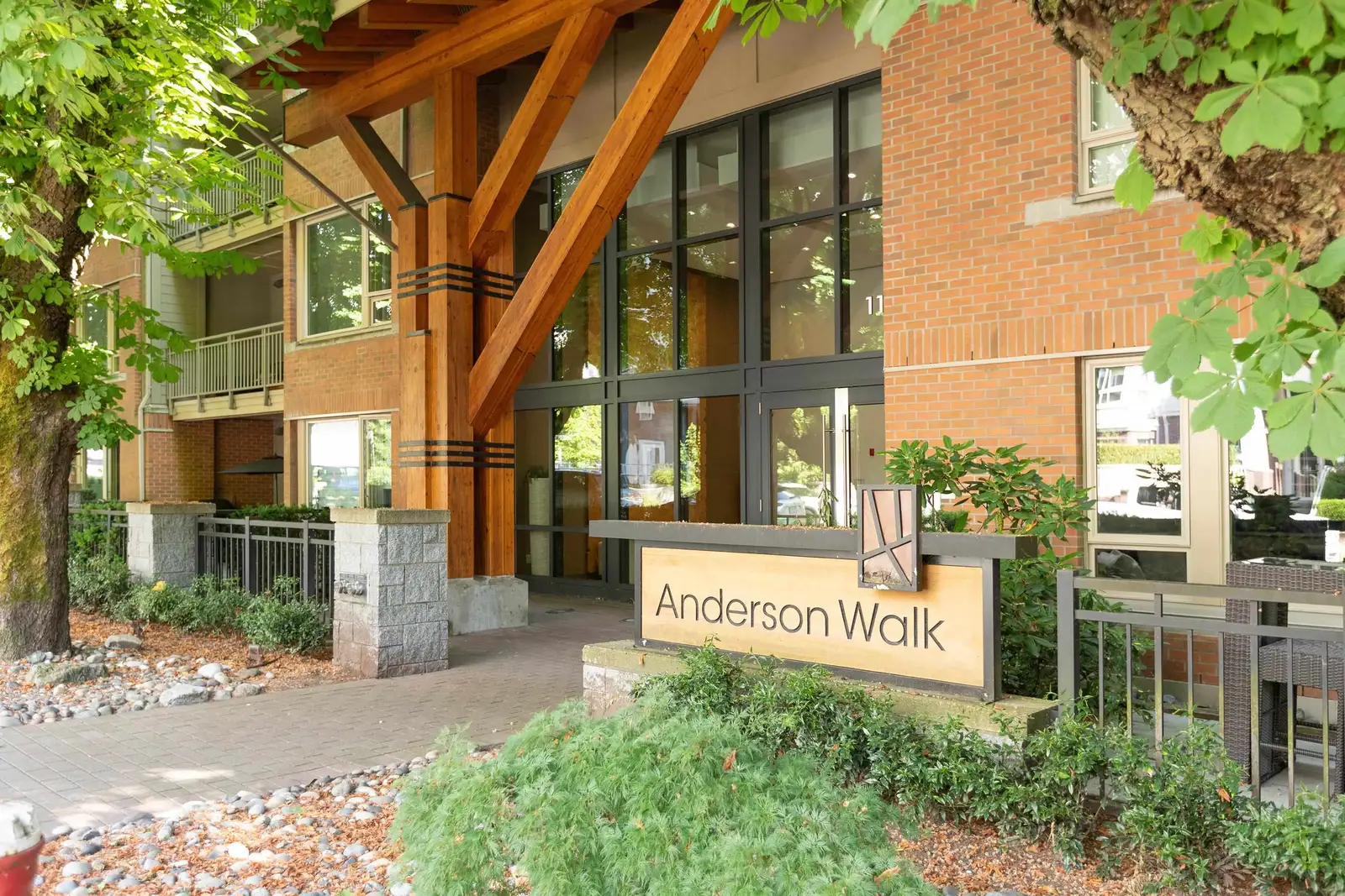 113 119 W 22ND STREET, North Vancouver BC V7M 0B4