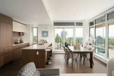 201 8486 OAK STREET, Vancouver BC V6P 4B1