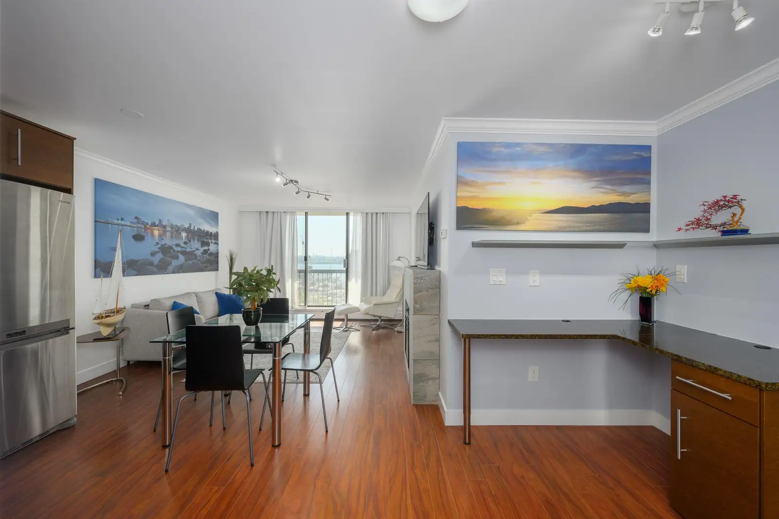 608 145 ST. GEORGES AVENUE, North Vancouver BC V7L 3G8