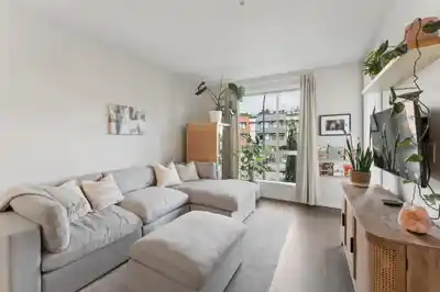 210 625 E 3RD STREET, North Vancouver BC V7L 1G6