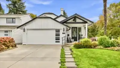 102 66 STREET, Delta BC V4L 2E5