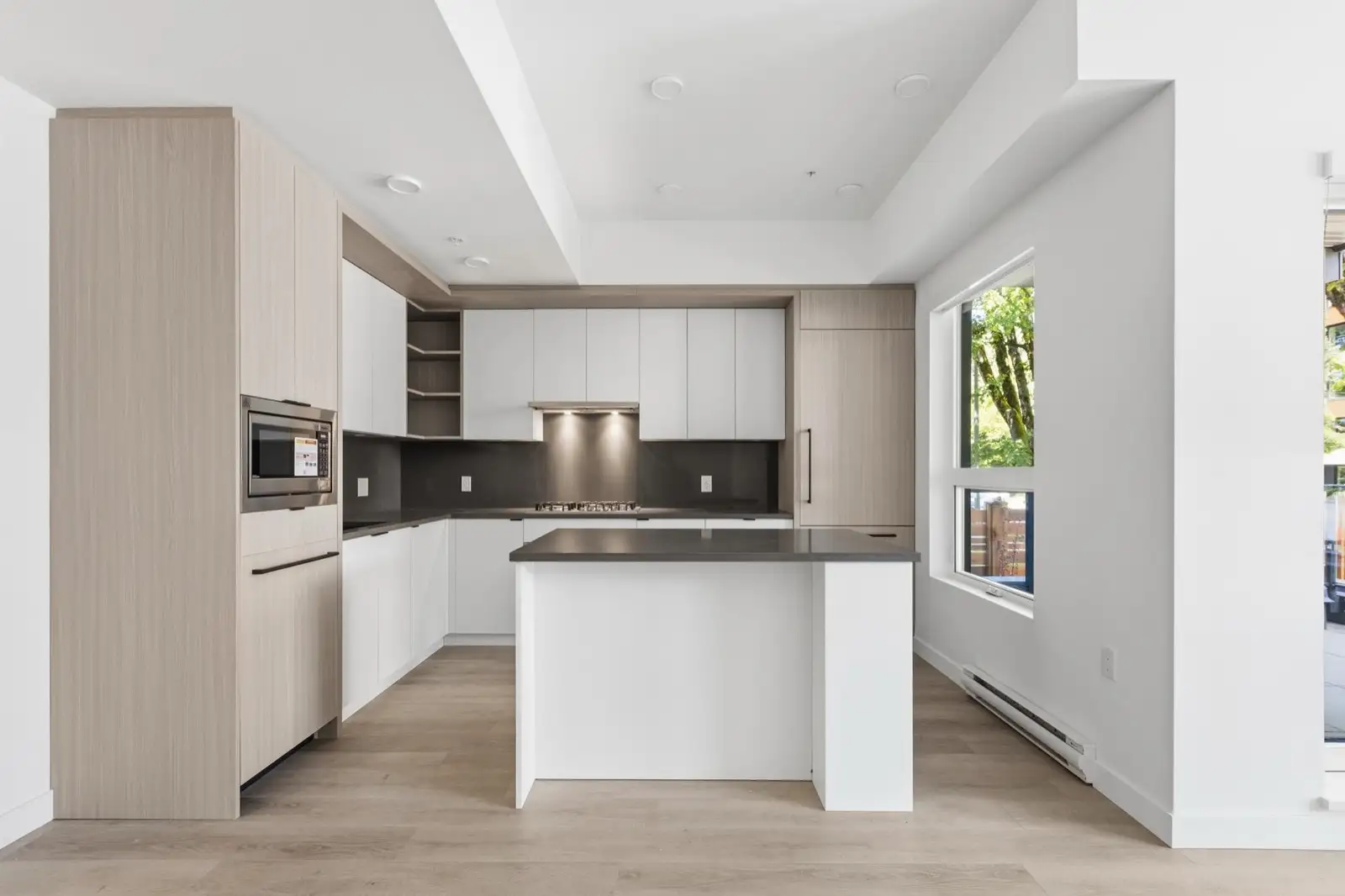 102 2268 E BROADWAY, Vancouver BC V5N 0L2
