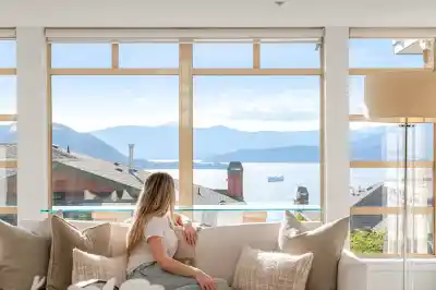 8674 SEASCAPE DRIVE, West Vancouver BC V7W 3J7