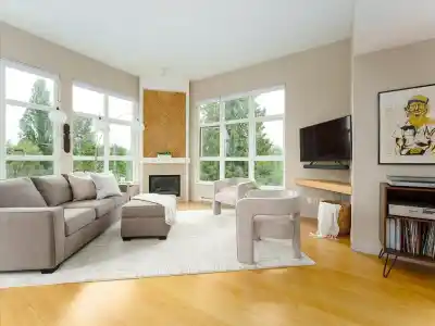 402 3732 MT SEYMOUR PARKWAY, North Vancouver BC V7G 1C3