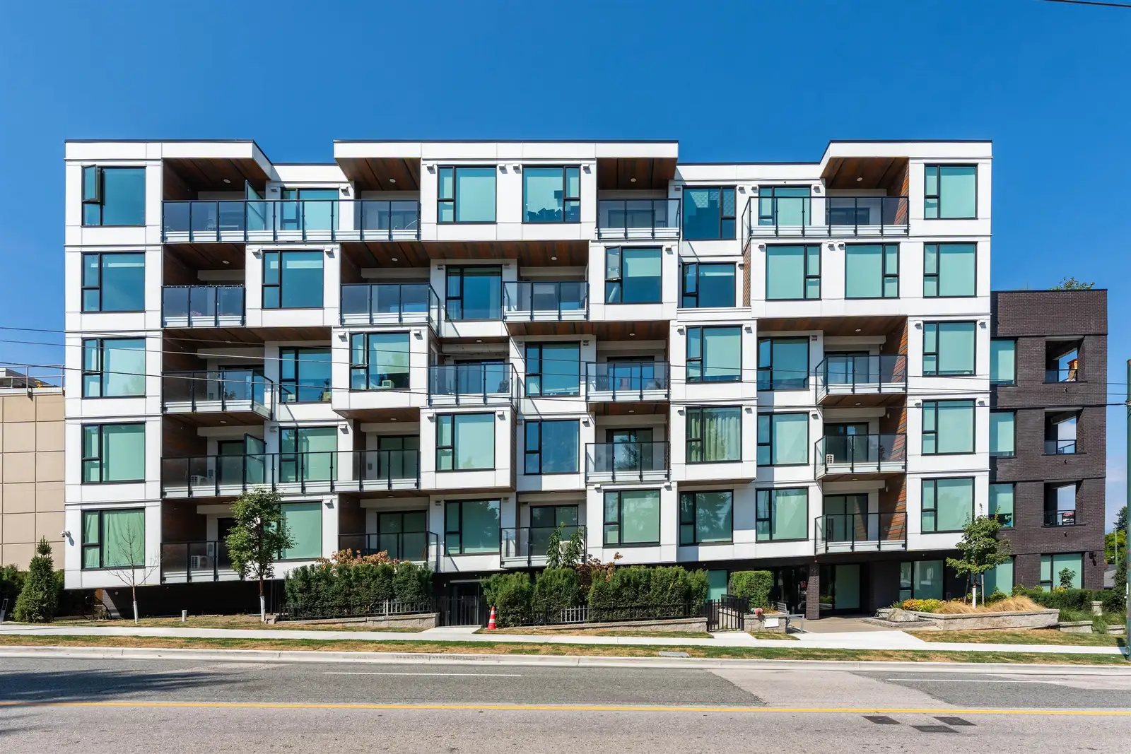 606 5399 JOYCE STREET, Vancouver BC V5R 4H3