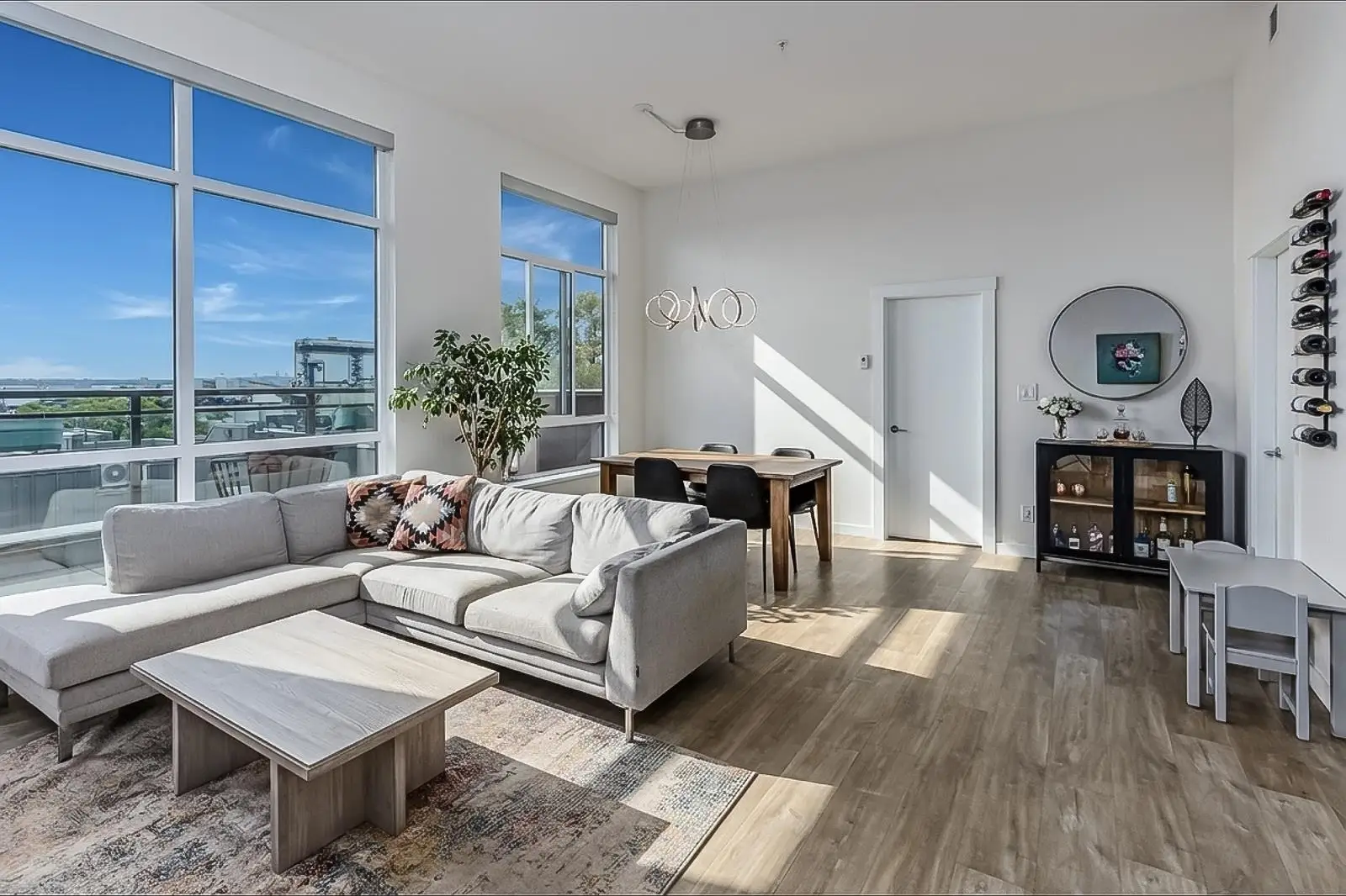 403 615 E 3RD STREET, North Vancouver BC V7L 0G3