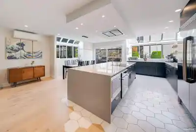 2022 CHESTERFIELD AVENUE, North Vancouver BC V7M 2P6