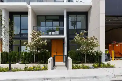 TH8 135 E 13TH STREET, North Vancouver BC V7L 0J8