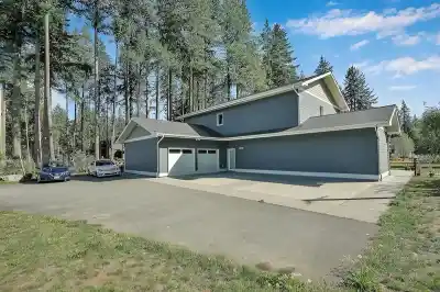 20210 28 AVENUE, Langley BC V2Z 2B9