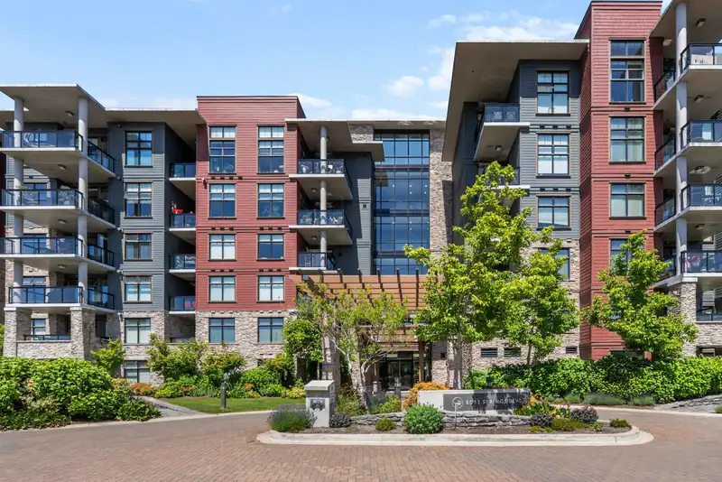 102 5011 SPRINGS BOULEVARD, Tsawwassen