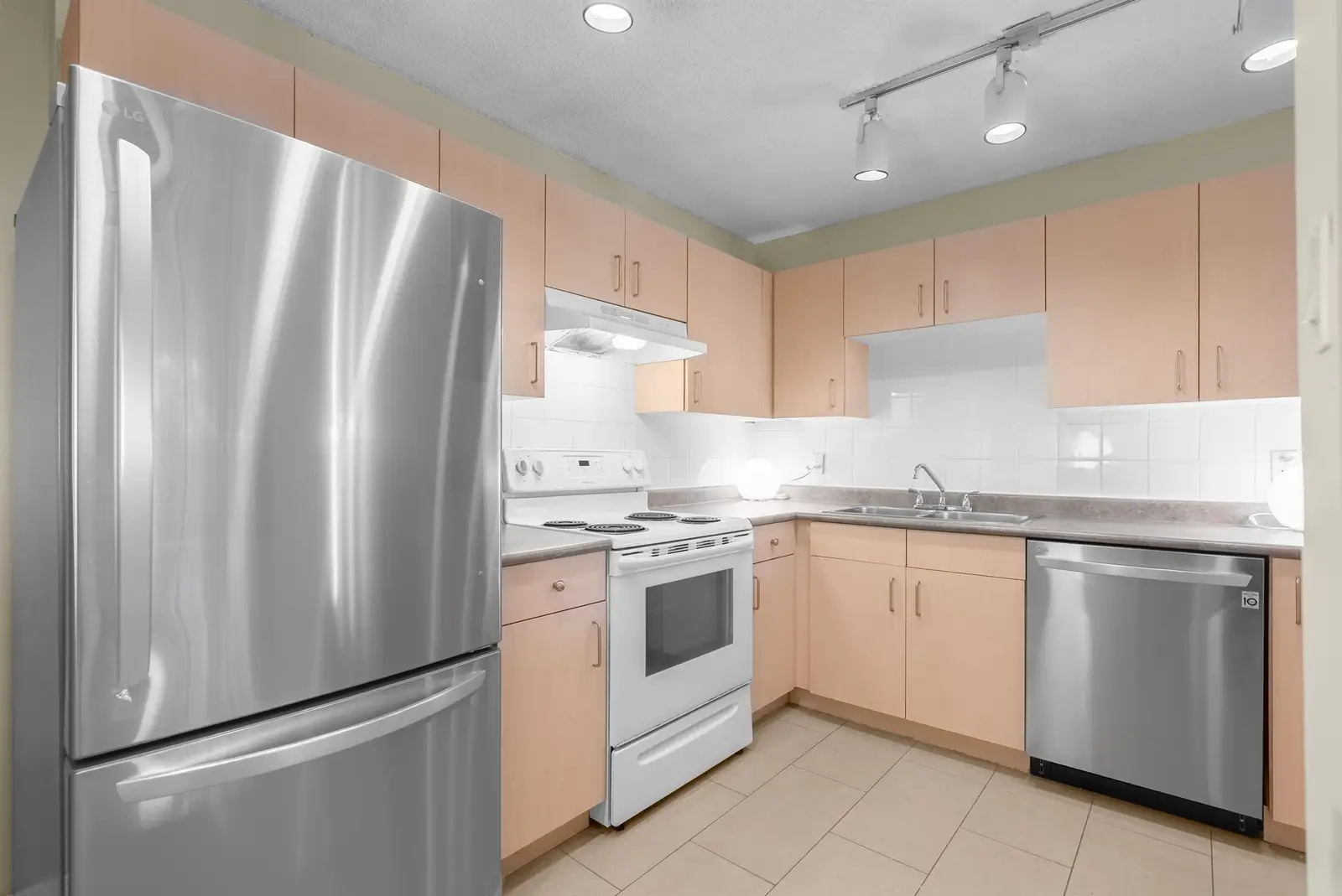 501 2012 FULLERTON AVENUE, North Vancouver BC V7P 3E3
