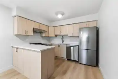 305 2928 COMMERCIAL DRIVE, Vancouver BC V5N 4C9
