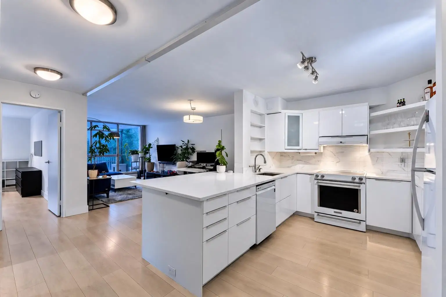 905 2024 FULLERTON AVENUE, North Vancouver BC V7P 3G4