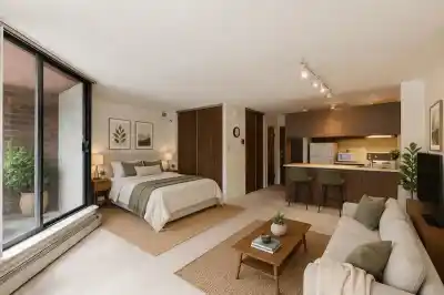 304 1330 BURRARD STREET, Vancouver BC V6Z 2B8