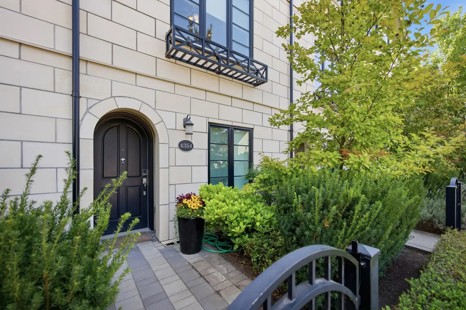 4354 KNIGHT STREET, Vancouver BC V5N 3M5