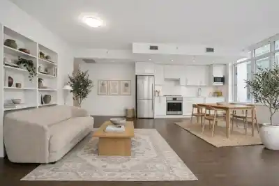 302 2455 KINGSWAY, Vancouver BC V5R 5G8
